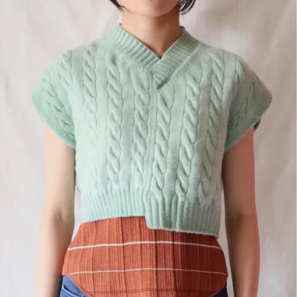🆕 Meryll Rogge Overdyed Cropped V-Neck Wool Cable Sweater